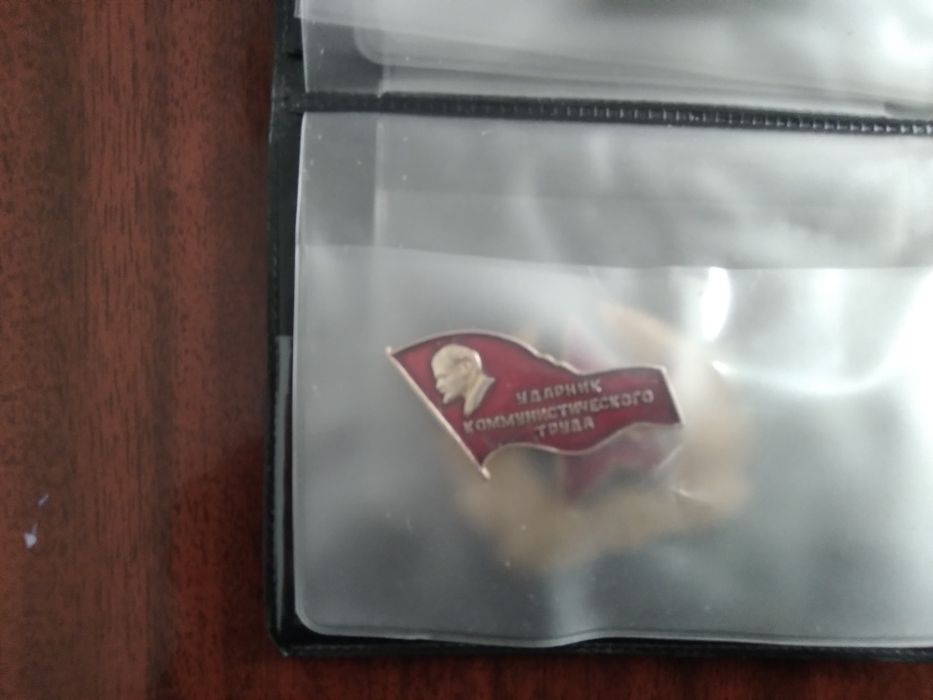 Военные значки Продам