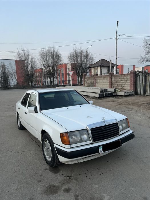 Продам машину мерседес w124