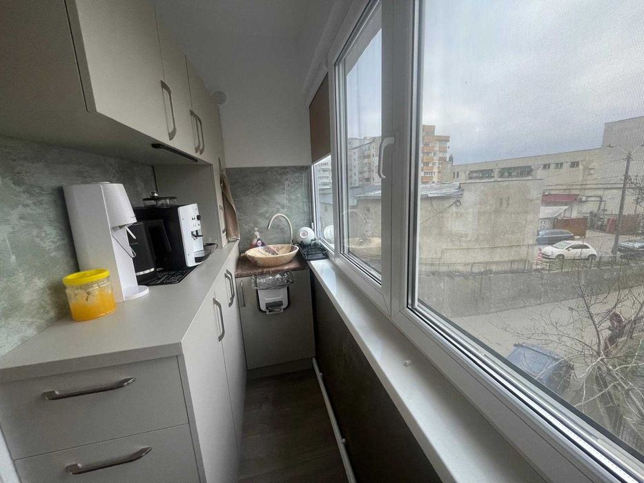 Birou ultracentral,doi in unu