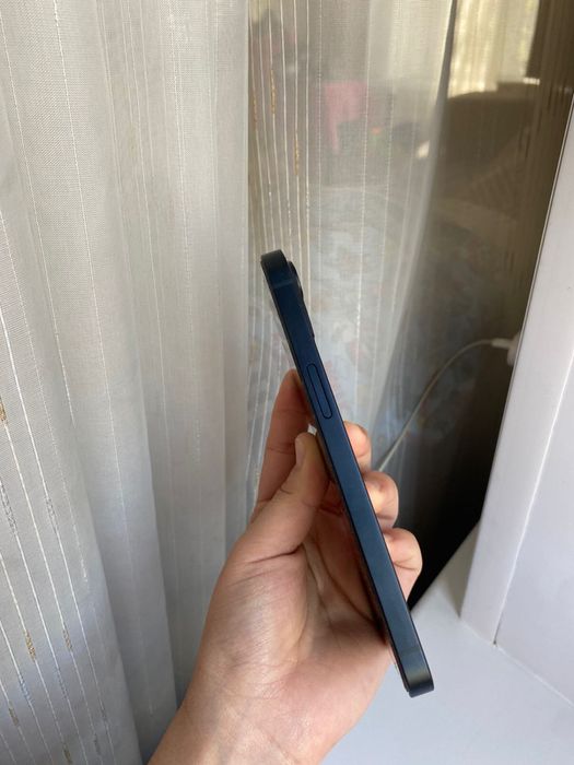 Продам Iphone 13