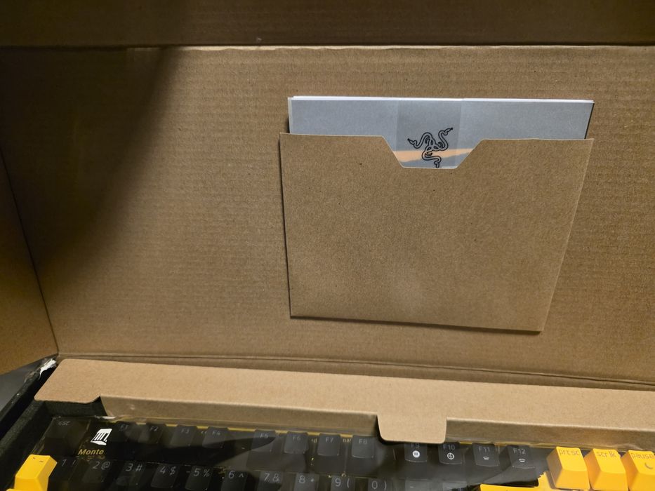 Продавам Razer Huntsman V2 PUBG Edition