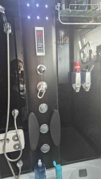 Vând cadă de dus cu vibromasaj, lumini si radio