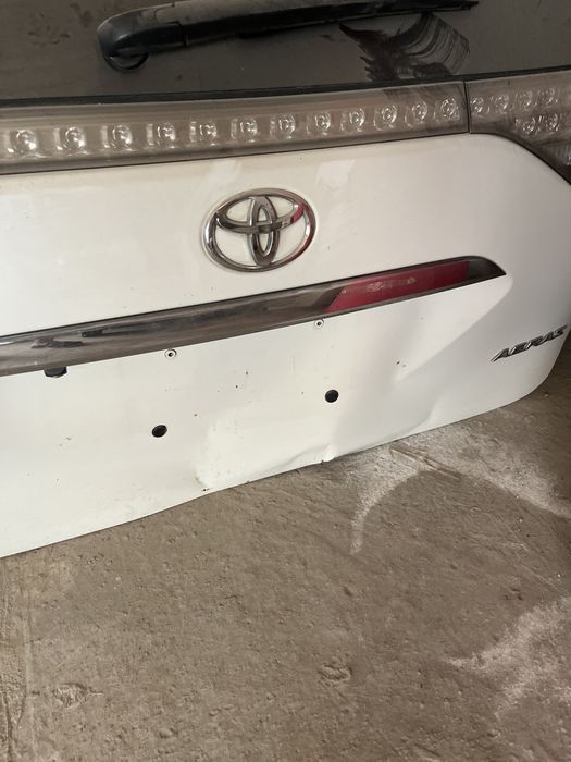Toyota estima дверь багажника