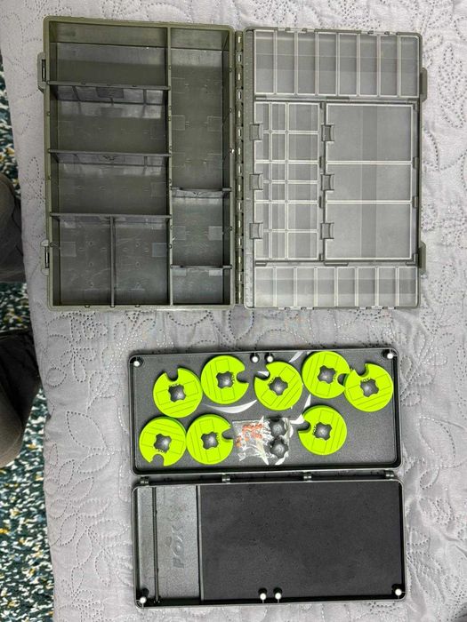 Cutie accesorii Fox Tackle Box, Medium