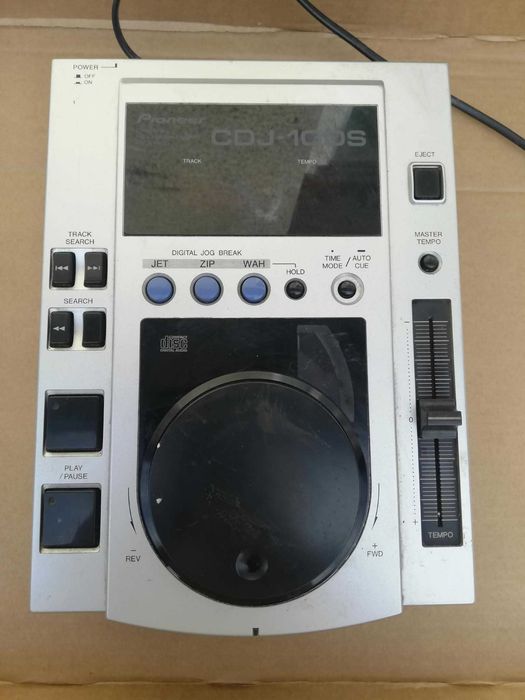 Pioneer CDJ-100.