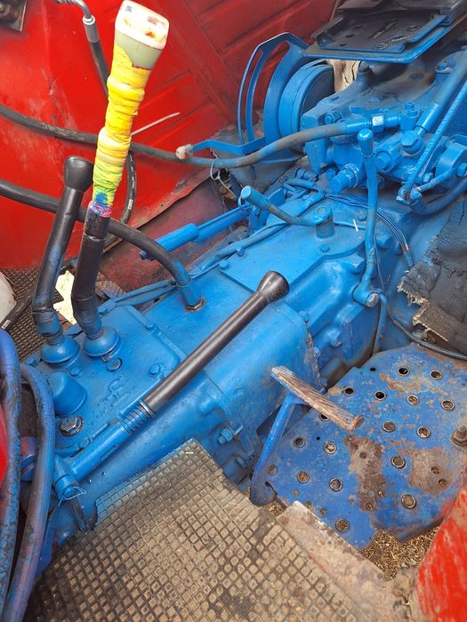 Vând tractor universal 643 DTC cu incarcator frontal