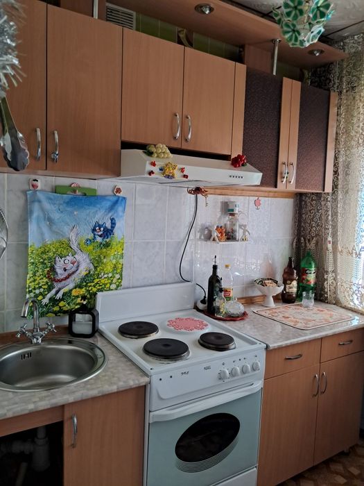 Продам двухкомнатную в центре