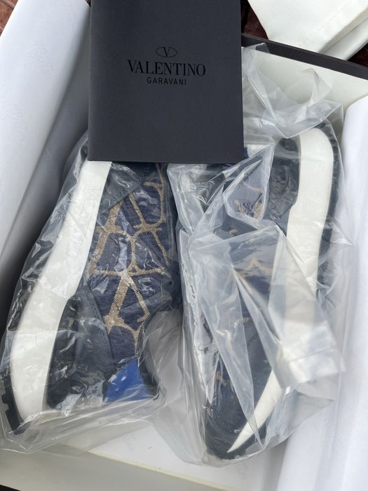 Кроссовки Валентино