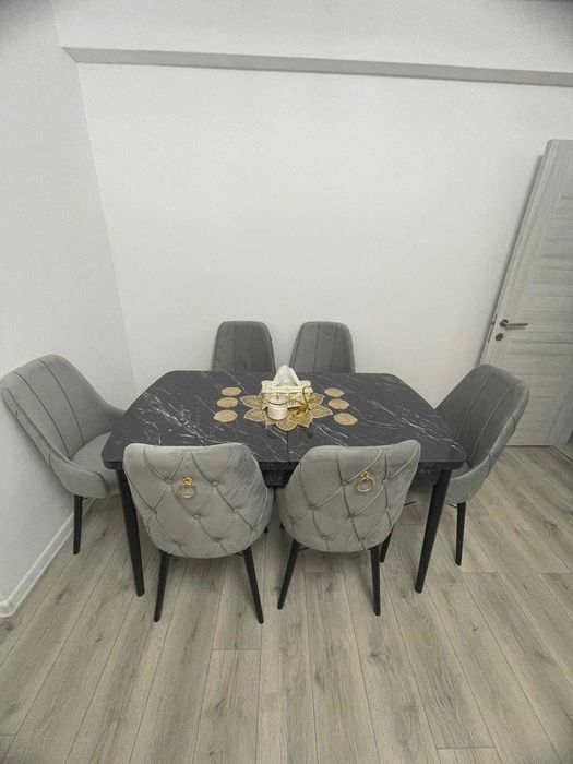 Set masa extensibila cu 6 scaune tapitate