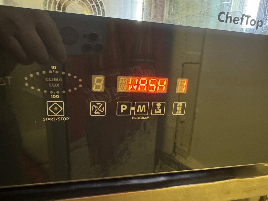 Vand cuptor gastronomic UNOX cu 7 tavi GN 1/1 made  in italia  XVC 505