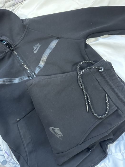 Дамски nike tech fleece.