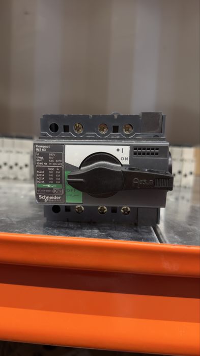 Separator de sarcină Schneider Electric Compact INS63 63A