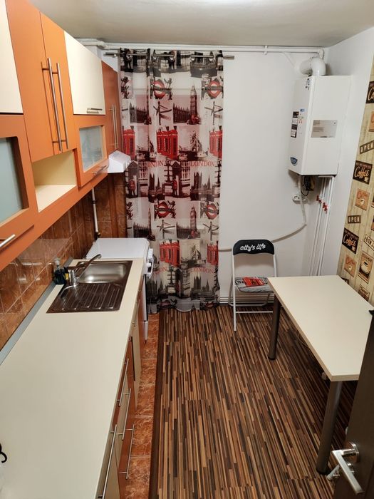 Proprietar închiriez apartament 3 camere