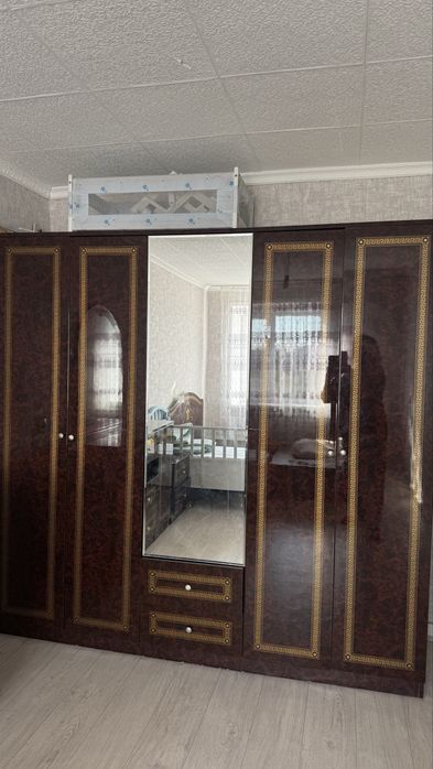 Продам спальный гарнитур