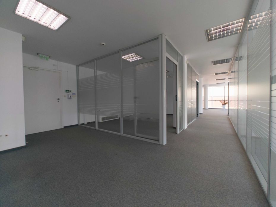 Офис под наем: 500 кв.м. в модерна бизнес сграда до НДК