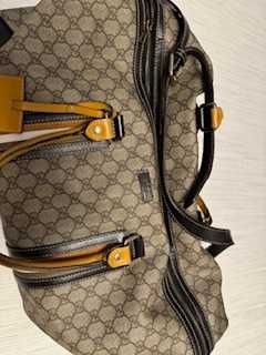 vand geanta de voiaj GUCCI de mana