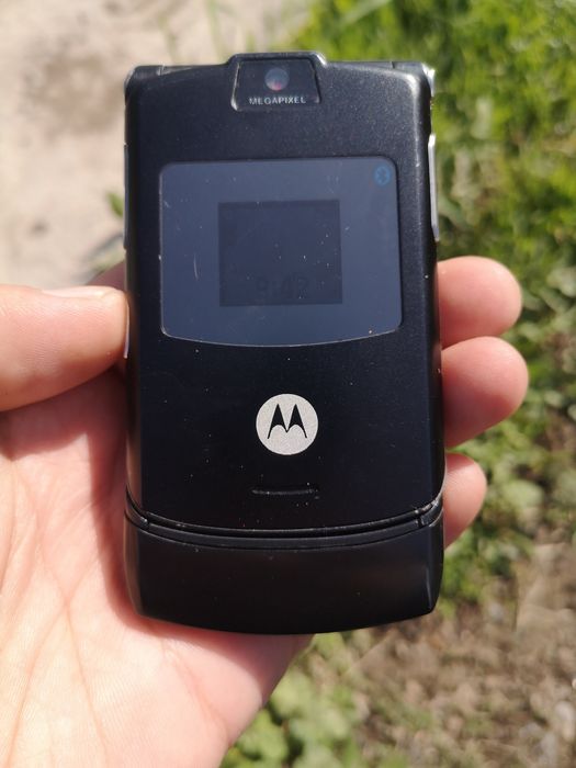 Моторола v3 срочно