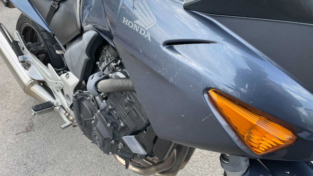 Vand Honda CBF600S din 2004 - Ideală Touring - Topcase Inclus