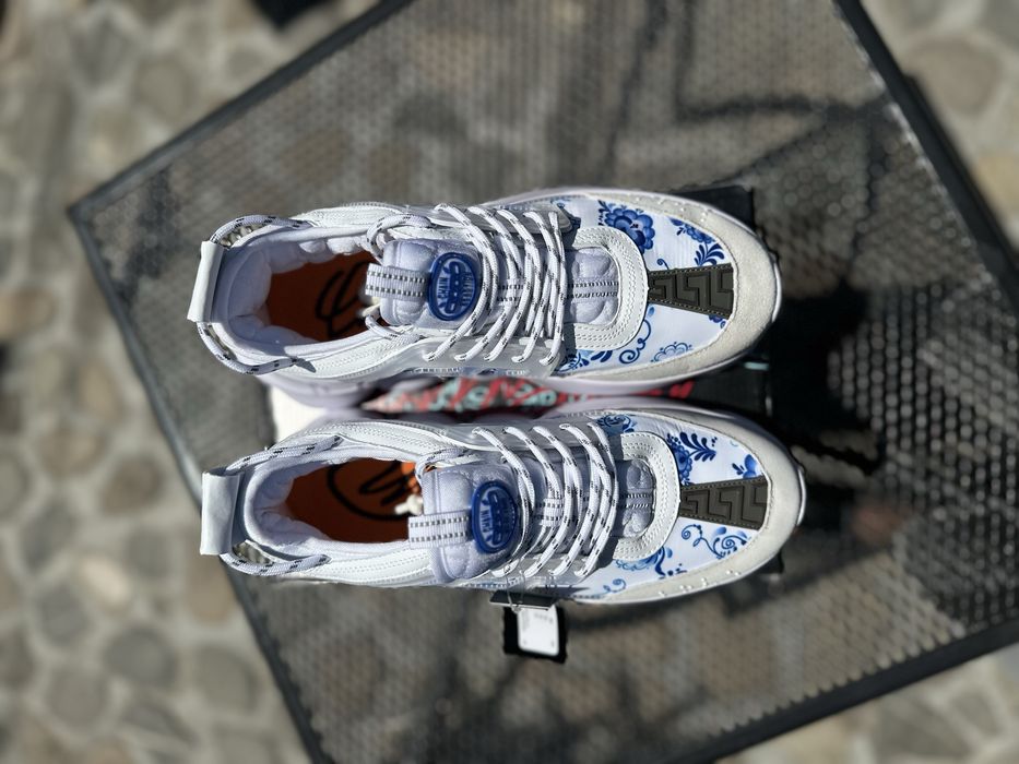 versace chain reaction