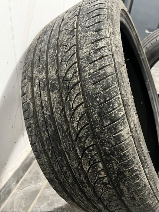 235/40/19 продам комплект