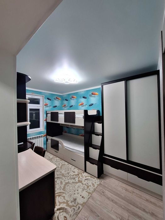 Сдается квартира 4 комнатная.