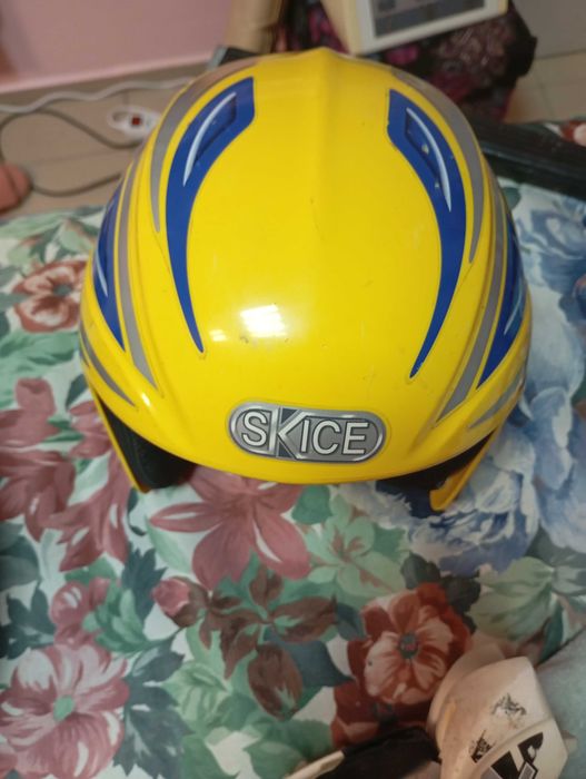 Ски 172см-33 евро и щеки 135см-8 евро, каски-10 евро