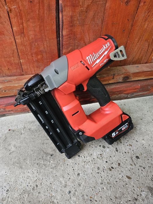 Pistol cuie Milwaukee M18 CN18GS Fuel