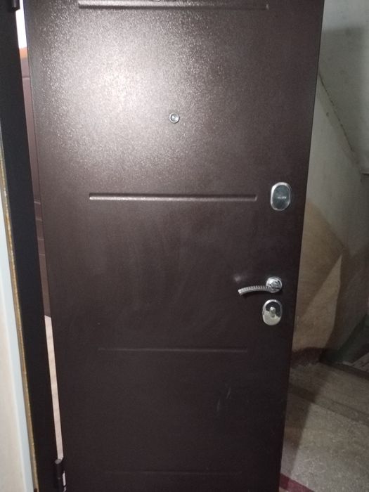 Продам входную дверь в хорошем состоянии