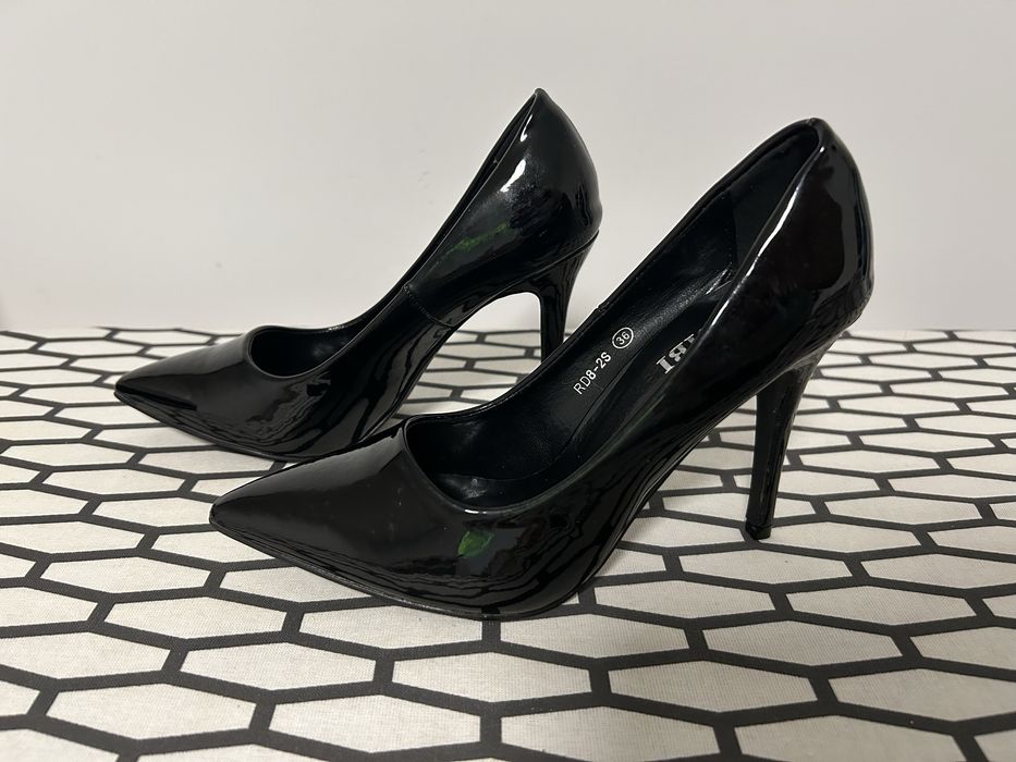 Pantofi cu toc stiletto lac piele ecologica