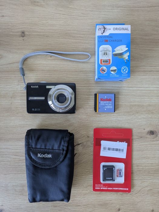 Kodak Easyshare M320 - РЕТРО СНИМКИ Дигитален Фотоапарат ОТЛИЧНО СЪСТОЯНИЕ