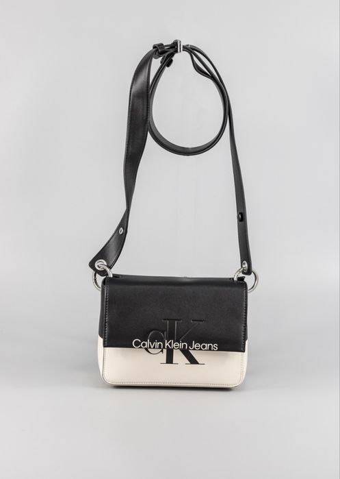 Оригинална Calvin Klein Jeans crossbody чанта | black & white | като нова