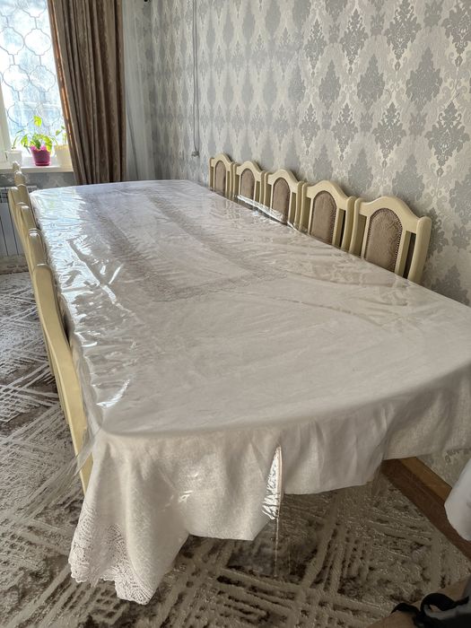 Стол со стульями