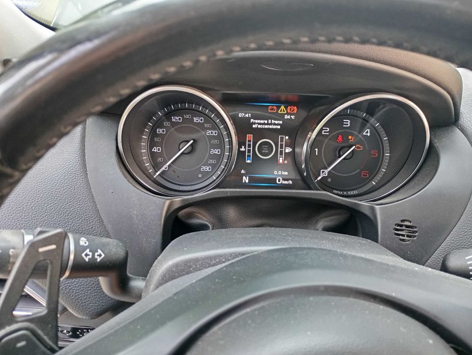 Vînd autoturism folosit