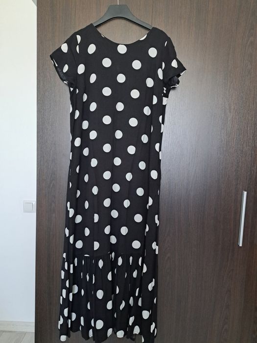 Rochie nouă cu buline.  lungime 140. Bust 57