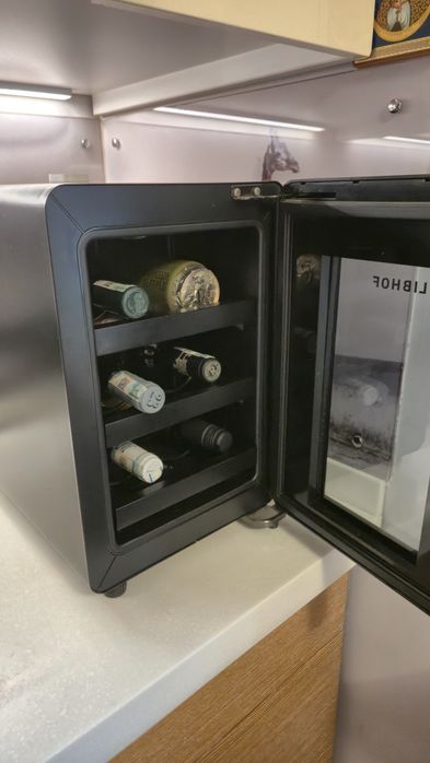 Продаю холодильник для вина б/у