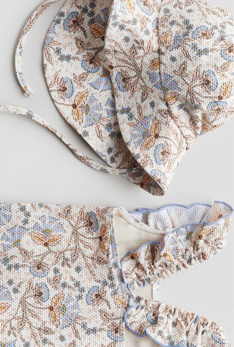 Комплект бански костюм и шапка за бебе