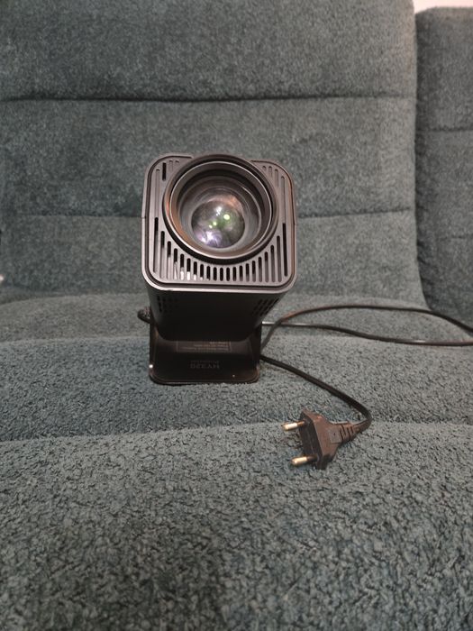 Vând proiector 300 ron