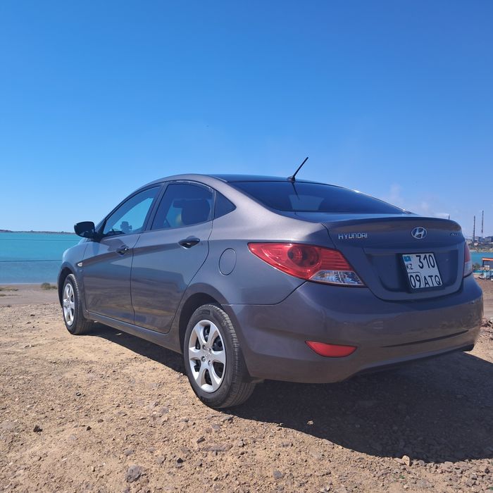 Хундай акцент  2013 год 1,6