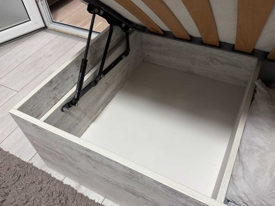 Легла 2бр./Шкаф 2бр./Бюро/Полица/Портманто