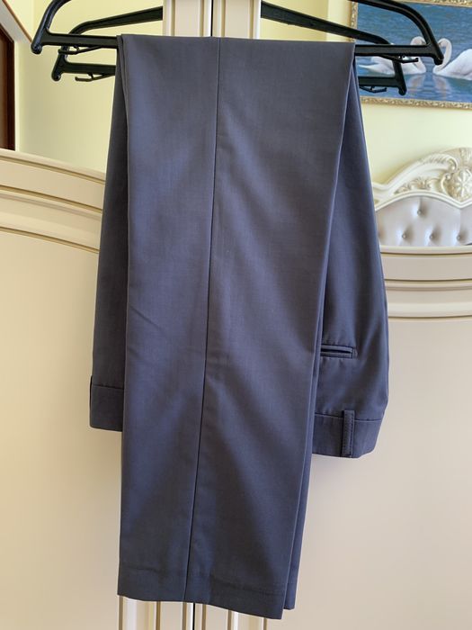 Серый костюм с брюками