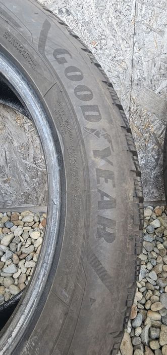 Anvelope Goodyear UltraGrip Performance 3 M+S 215/55 R17 98V