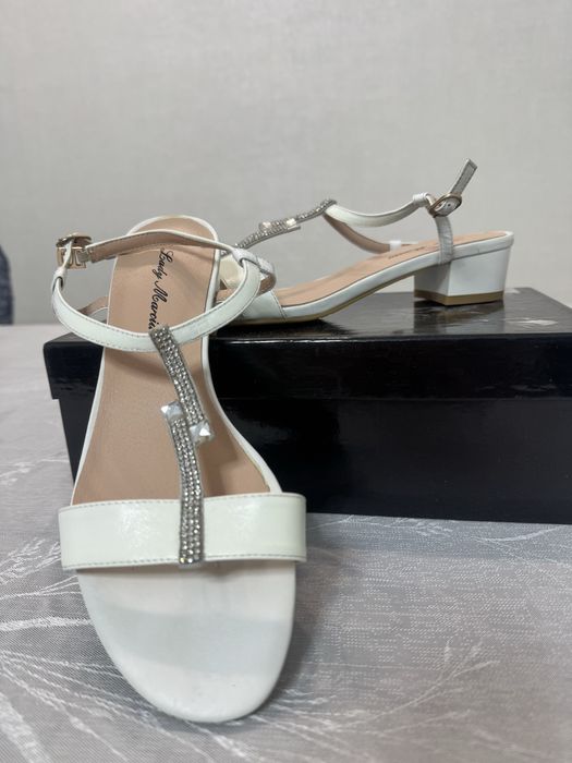 Продам босоножки