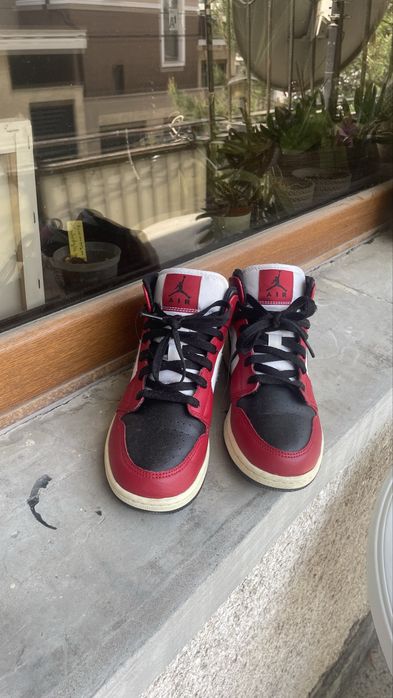 Nike Air Jordan 1 Mid - червени