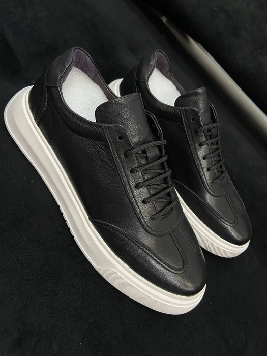 Продается мужская новая обувь