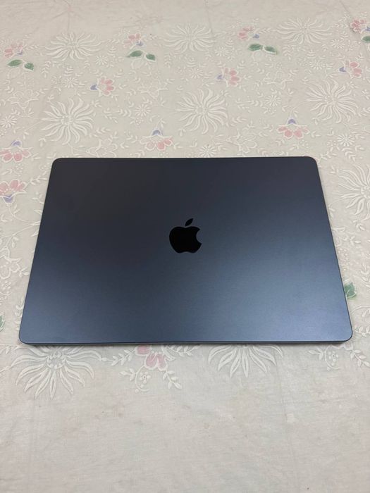 Macbook Air M3 15inch midnight  24gb/512gb

22 sikl 100%