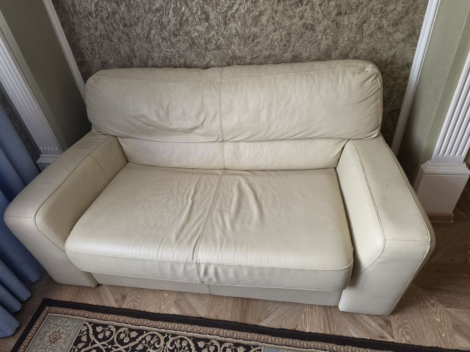 Диван коженный для дома