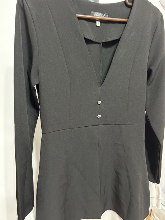 Rochie elganta cu voloane albe
