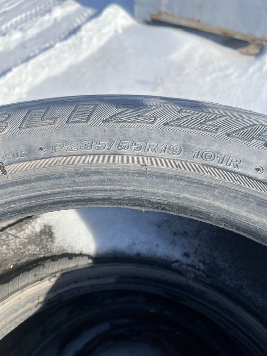 Шина 235/55/19.