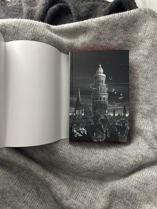 Продам книгу Ребекки Хуанг «Вавилон» 4000