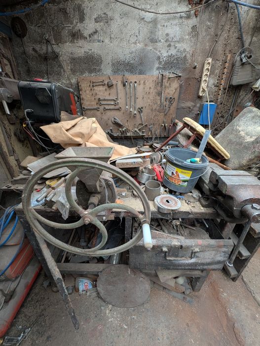 Utilaje atelier mecanic / confecții metalice – Strung SN 320, Mașină găurit, Aparat sudură, Polizor (Se vând și separat)